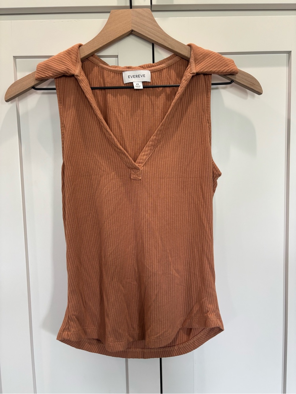 Evereve Rust Ribbed Sleeveless V-Neck Tank